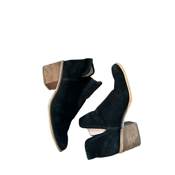 Hinge Suede Black Heeled Booties - Picture 3 of 11